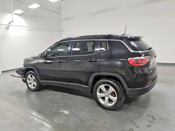 3C4NJDBB8JT435684 2018 JEEP COMPASS - Image 2
