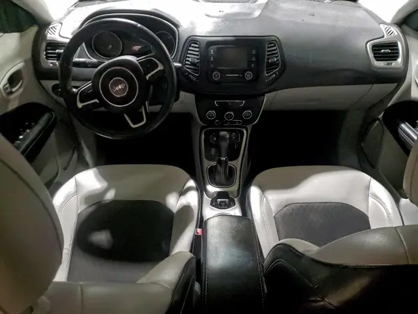 3C4NJDBB8JT436477 2018 JEEP COMPASS - Image 8