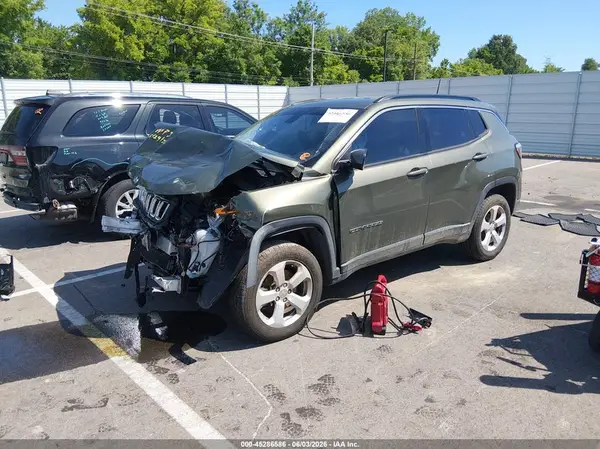 3C4NJDBB8JT436897 2018 JEEP COMPASS - Image 2