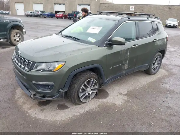 3C4NJDBB8JT441467 2018 JEEP COMPASS - Image 2