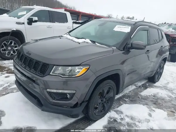 3C4NJDBB8JT453103 2018 JEEP COMPASS - Image 2