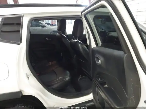 3C4NJDBB8JT455644 2018 JEEP COMPASS - Image 8
