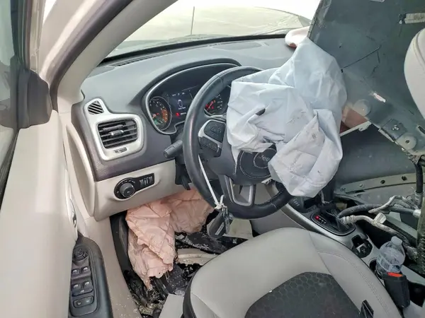 3C4NJDBB8JT456602 2018 JEEP COMPASS - Image 8