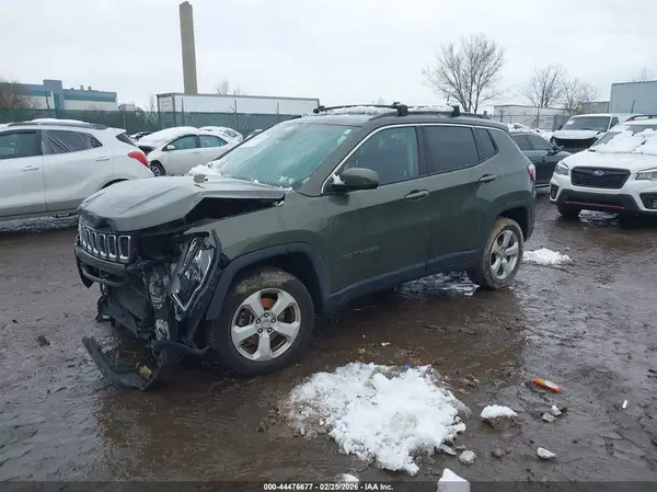 3C4NJDBB8JT457412 2018 JEEP COMPASS - Image 2
