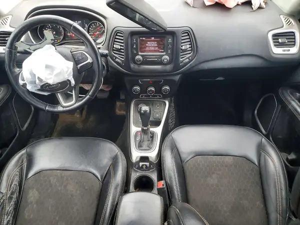 3C4NJDBB8JT457619 2018 JEEP COMPASS - Image 8