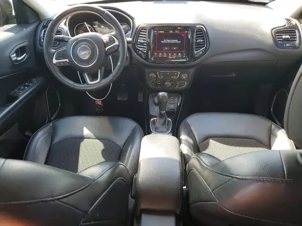 3C4NJDBB8JT478860 2018 JEEP COMPASS - Image 8