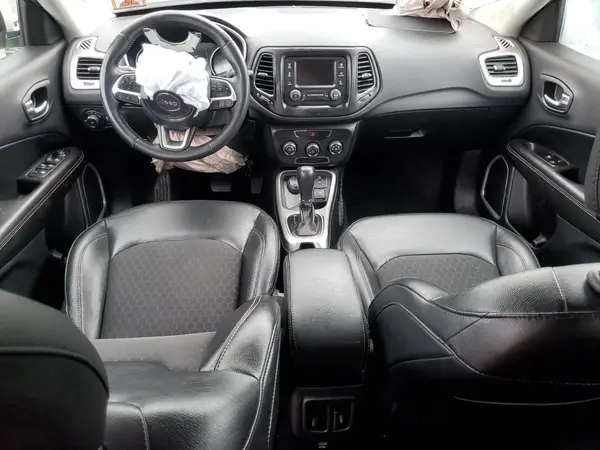 3C4NJDBB8JT478986 2018 JEEP COMPASS - Image 8