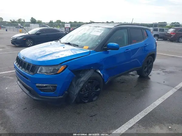 3C4NJDBB8JT479281 2018 JEEP COMPASS - Image 2