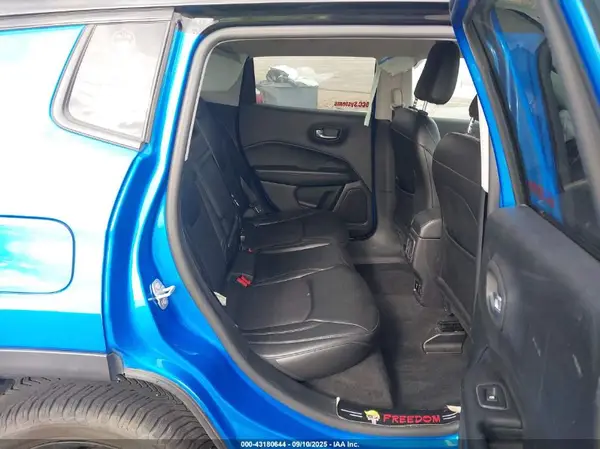 3C4NJDBB8JT479281 2018 JEEP COMPASS - Image 8