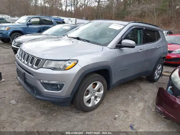 3C4NJDBB8JT480351 2018 JEEP COMPASS - Image 2