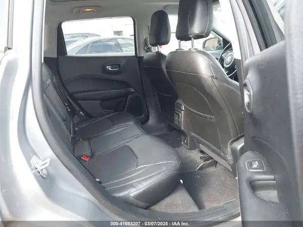 3C4NJDBB8JT480351 2018 JEEP COMPASS - Image 8