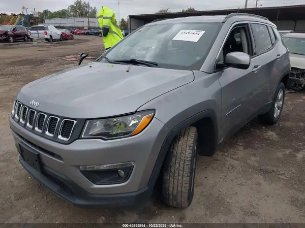 3C4NJDBB8JT480804 2018 JEEP COMPASS - Image 2
