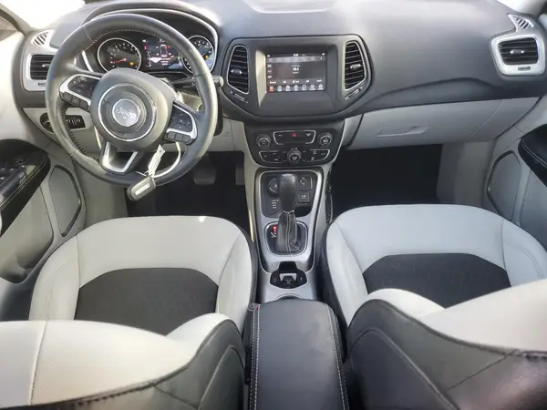 3C4NJDBB8JT483072 2018 JEEP COMPASS - Image 8