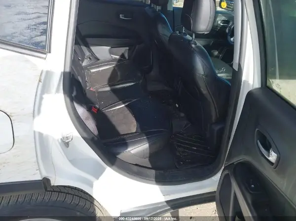3C4NJDBB8KT594156 2019 JEEP COMPASS - Image 8