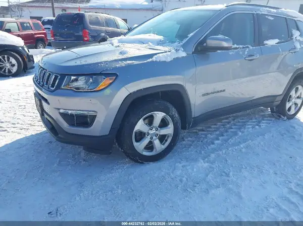 3C4NJDBB8KT595744 2019 JEEP COMPASS - Image 2