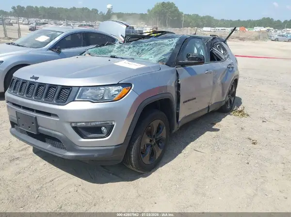 3C4NJDBB8KT623137 2019 JEEP COMPASS - Image 2
