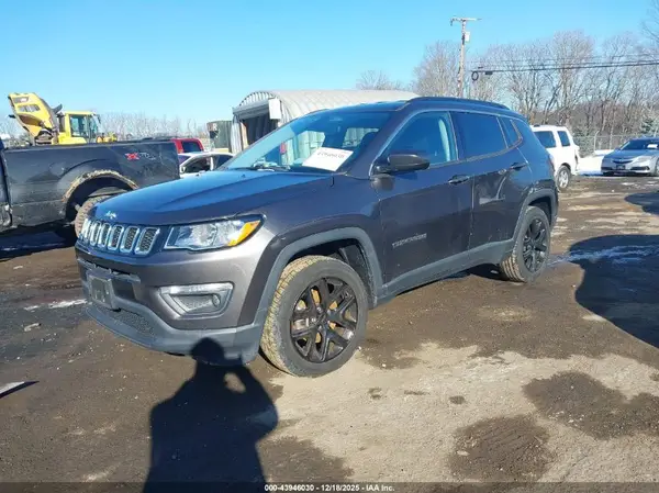 3C4NJDBB8KT627995 2019 JEEP COMPASS - Image 2