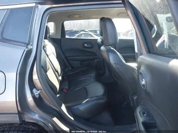 3C4NJDBB8KT627995 2019 JEEP COMPASS - Image 8