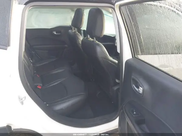 3C4NJDBB8KT660978 2019 JEEP COMPASS - Image 8