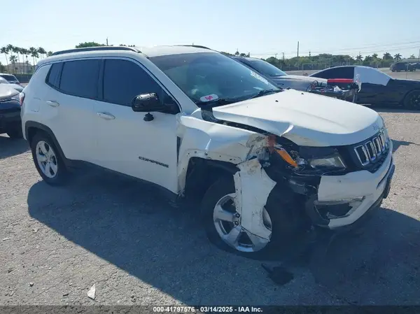 3C4NJDBB8KT678378 2019 JEEP COMPASS - Image 1