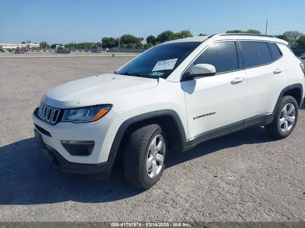 3C4NJDBB8KT678378 2019 JEEP COMPASS - Image 2