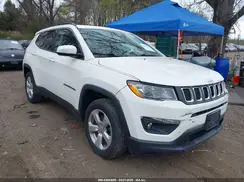 3C4NJDBB8KT678493 2019 JEEP COMPASS