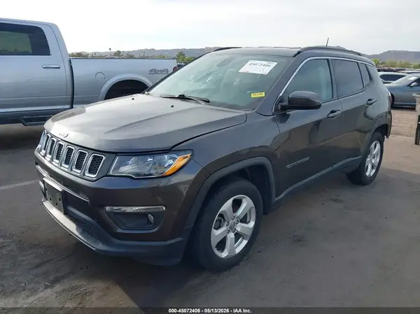 3C4NJDBB8KT689588 2019 JEEP COMPASS - Image 2