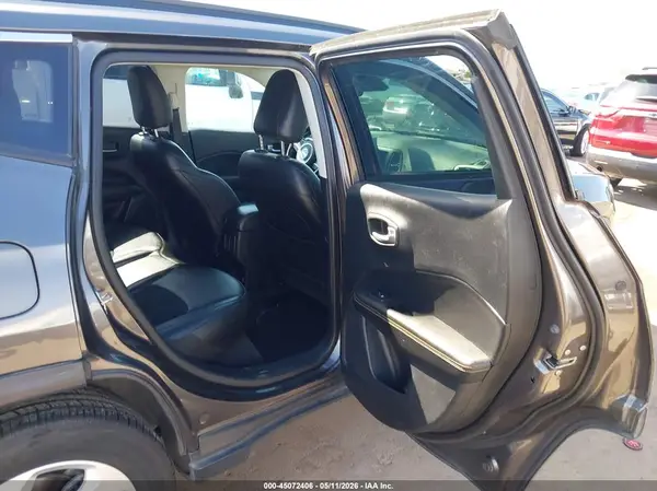 3C4NJDBB8KT689588 2019 JEEP COMPASS - Image 8