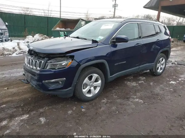 3C4NJDBB8KT704168 2019 JEEP COMPASS - Image 2