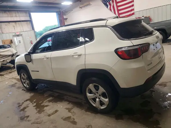 3C4NJDBB8KT704218 2019 JEEP COMPASS - Image 2