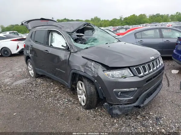 3C4NJDBB8KT713565 2019 JEEP COMPASS - Image 1