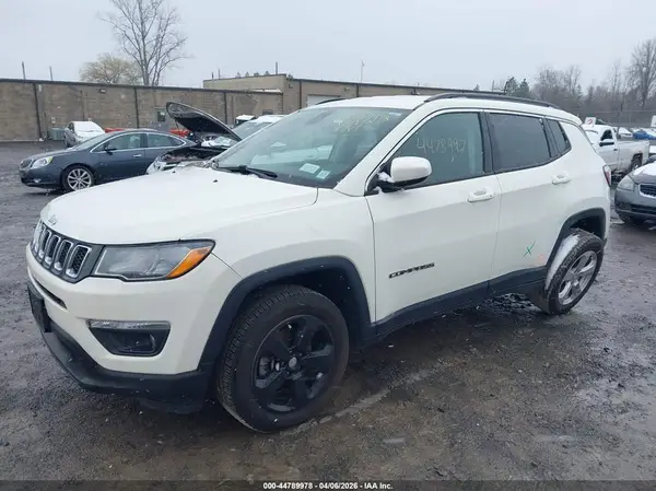 3C4NJDBB8KT734657 2019 JEEP COMPASS - Image 2