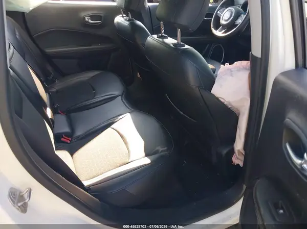 3C4NJDBB8KT741933 2019 JEEP COMPASS - Image 8