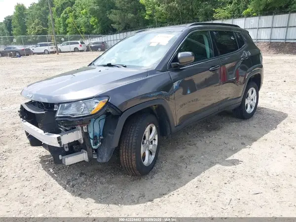 3C4NJDBB8KT748588 2019 JEEP COMPASS - Image 2