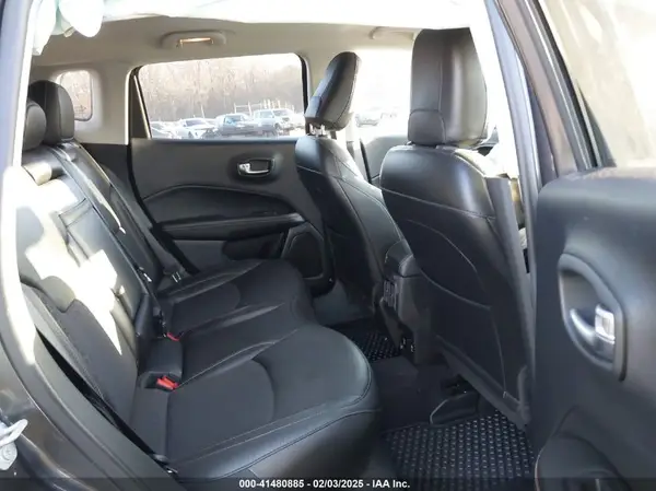 3C4NJDBB8KT768355 2019 JEEP COMPASS - Image 8