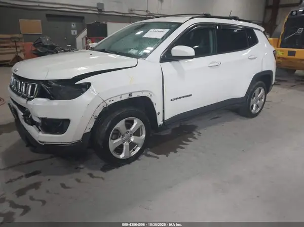 3C4NJDBB8KT768484 2019 JEEP COMPASS - Image 2