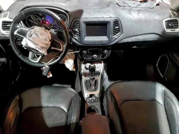 3C4NJDBB8KT813729 2019 JEEP COMPASS - Image 8