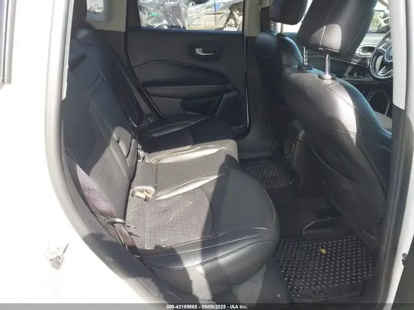 3C4NJDBB8KT813911 2019 JEEP COMPASS - Image 8