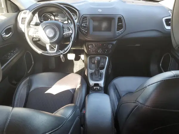 3C4NJDBB8KT813956 2019 JEEP COMPASS - Image 8