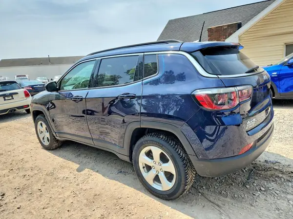 3C4NJDBB8KT839666 2019 JEEP COMPASS - Image 2
