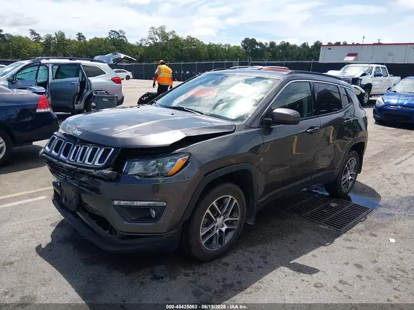 3C4NJDBB8LT215819 2020 JEEP COMPASS - Image 2