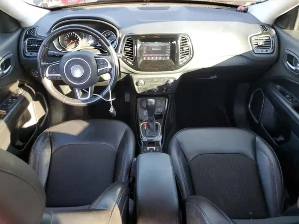 3C4NJDBB8LT218025 2020 JEEP COMPASS - Image 8