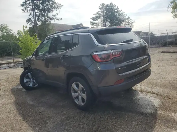 3C4NJDBB8LT229008 2020 JEEP COMPASS - Image 2