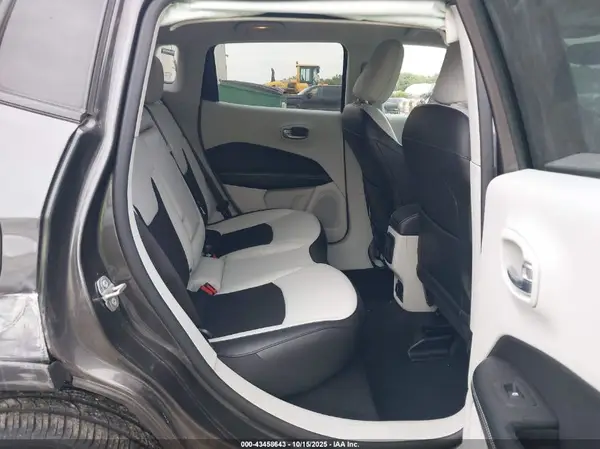3C4NJDBB8MT503339 2021 JEEP COMPASS - Image 8