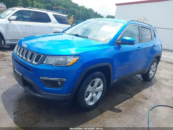 3C4NJDBB8MT529973 2021 JEEP COMPASS - Image 2