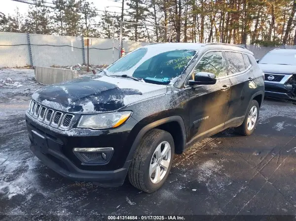 3C4NJDBB8MT555375 2021 JEEP COMPASS - Image 2