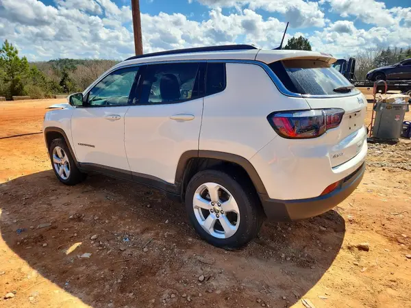 3C4NJDBB8MT558356 2021 JEEP COMPASS - Image 2