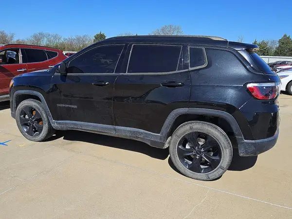3C4NJDBB8MT584360 2021 JEEP COMPASS - Image 2