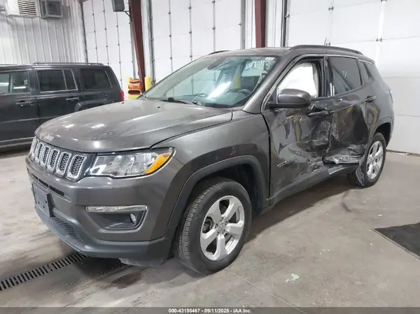 3C4NJDBB8MT587839 2021 JEEP COMPASS - Image 2