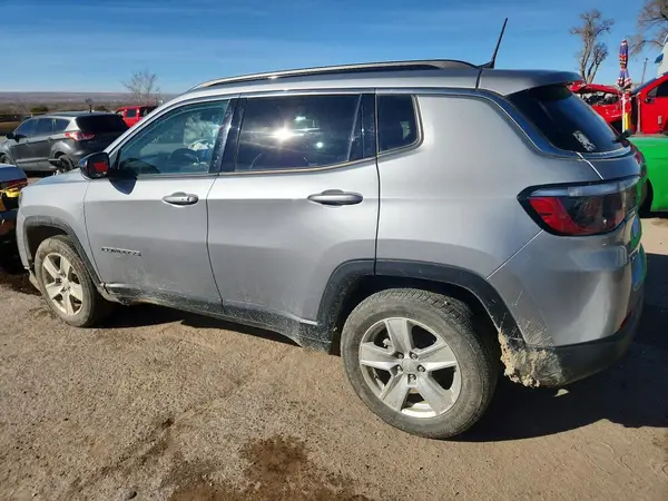 3C4NJDBB8NT105646 2022 JEEP COMPASS - Image 2